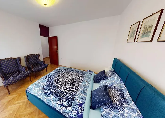 Writer\'S Apartment In An Unique Split District